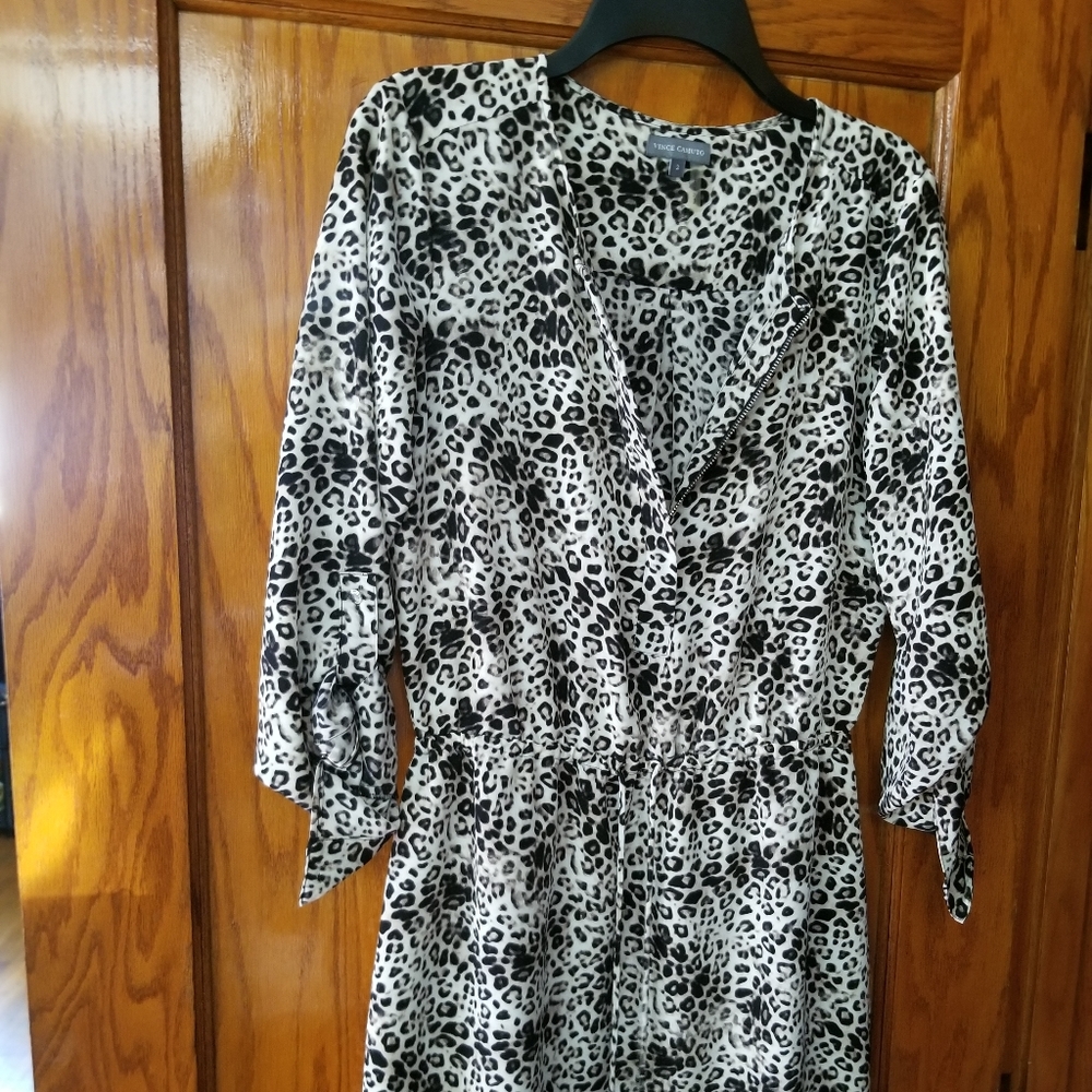 🥰 Vince Camuto! Adorable dress